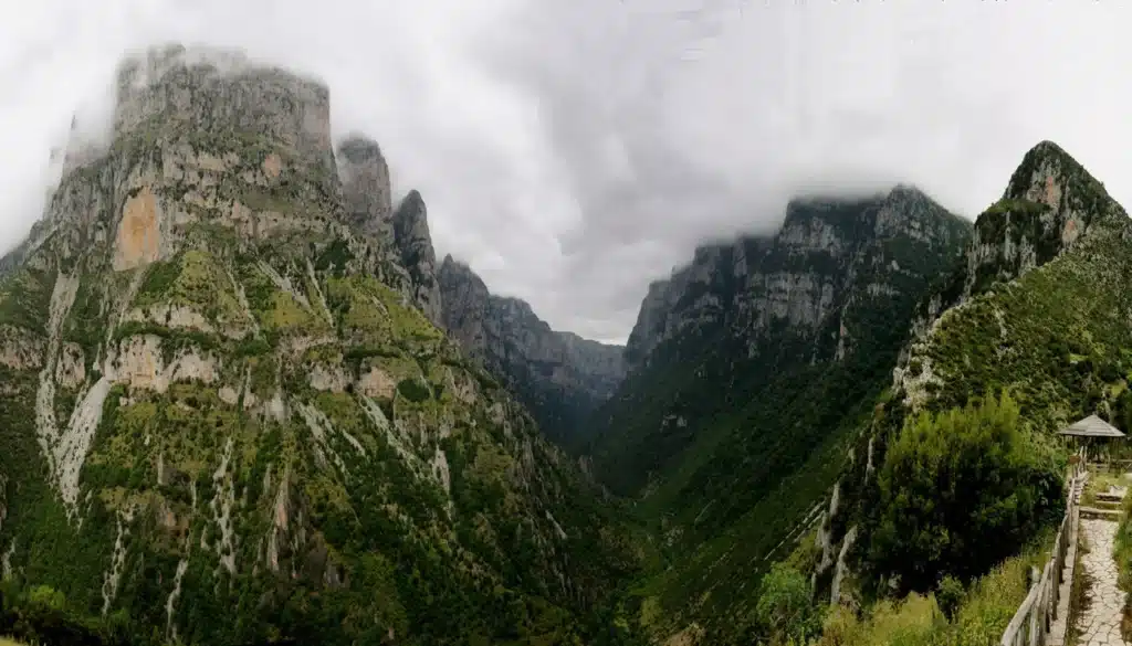 Каньонът Викос; снимка: vikosaoosgeopark.com